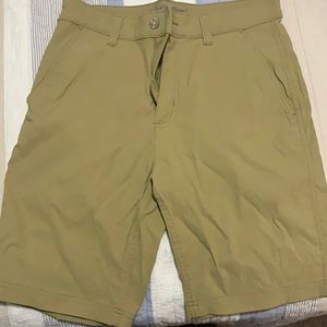 Eddie Bauer shorts size 32, 9” inseam